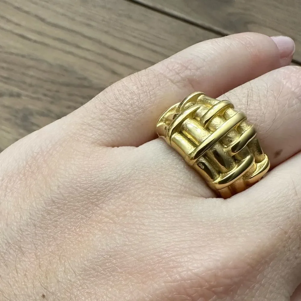 Textured metal ring